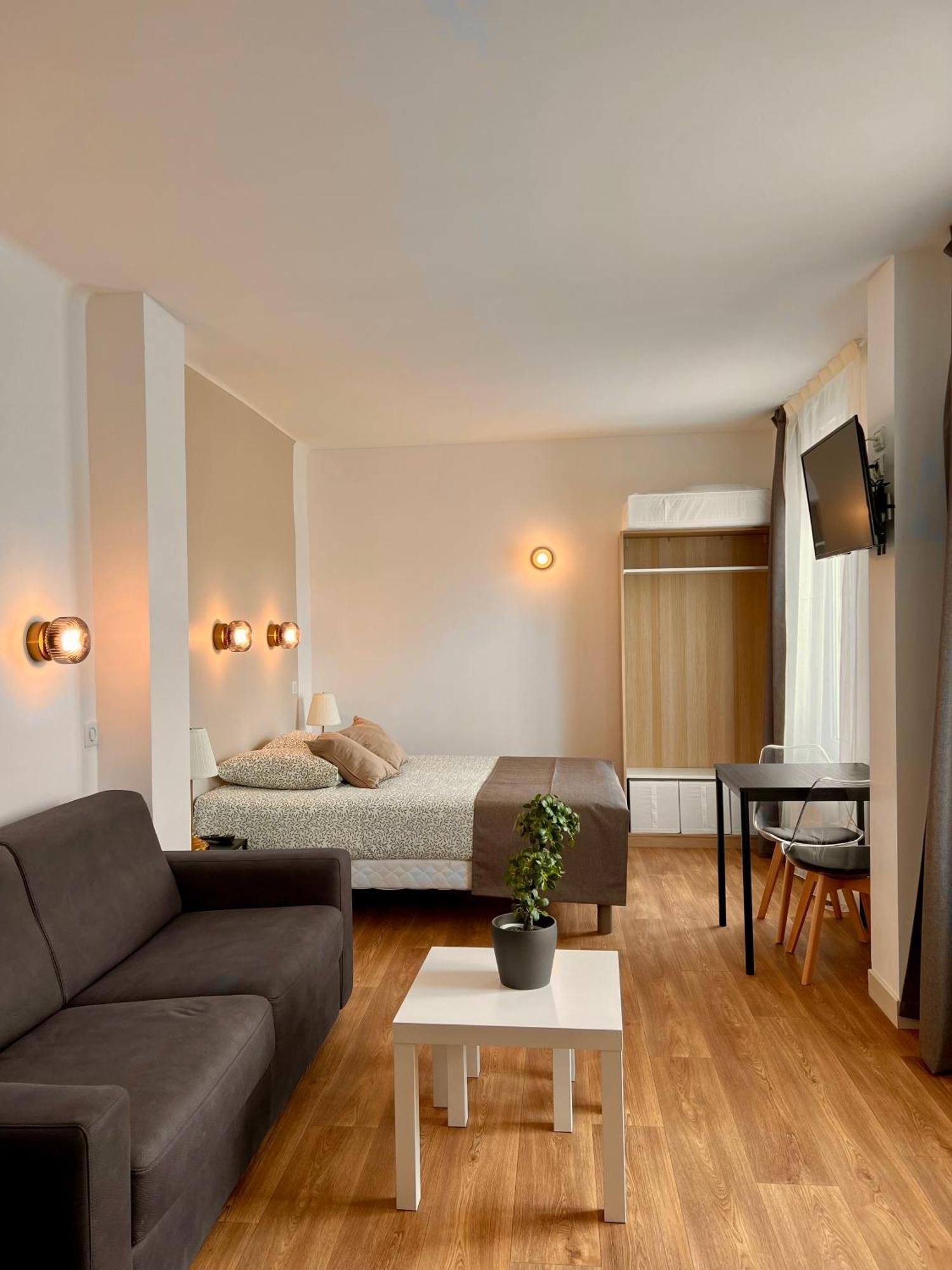Studio 4 Pers Face Gare Sncf Appart Hotel Le Cygne D4 บัวร์ ภายนอก รูปภาพ